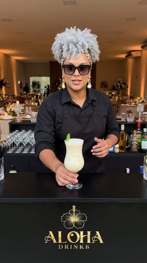Bartender preparando drink no Aloha Drinks Open Bar